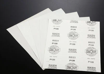 Feuille de ponçage RS33