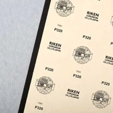 Quels grains sont disponibles pour le rouleau de papier de sable de carbure de silicium?